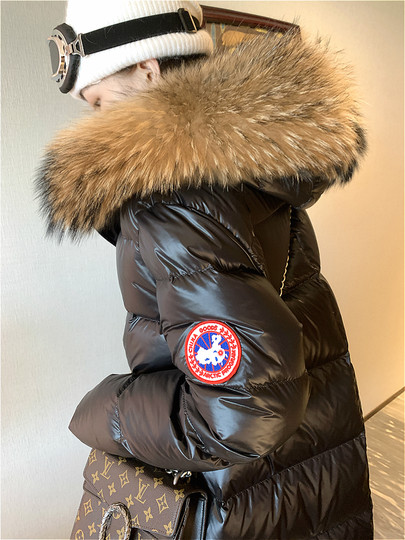 Thickened extra long goose down down jacket for women slim fit and warm 2025 winter new imported raccoon fur collar knee-length A-line