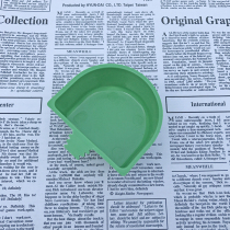 Bird with parrot with shank bayonet semicircular food box Water box Bird Cage Plastic Accessories Casual feeding box