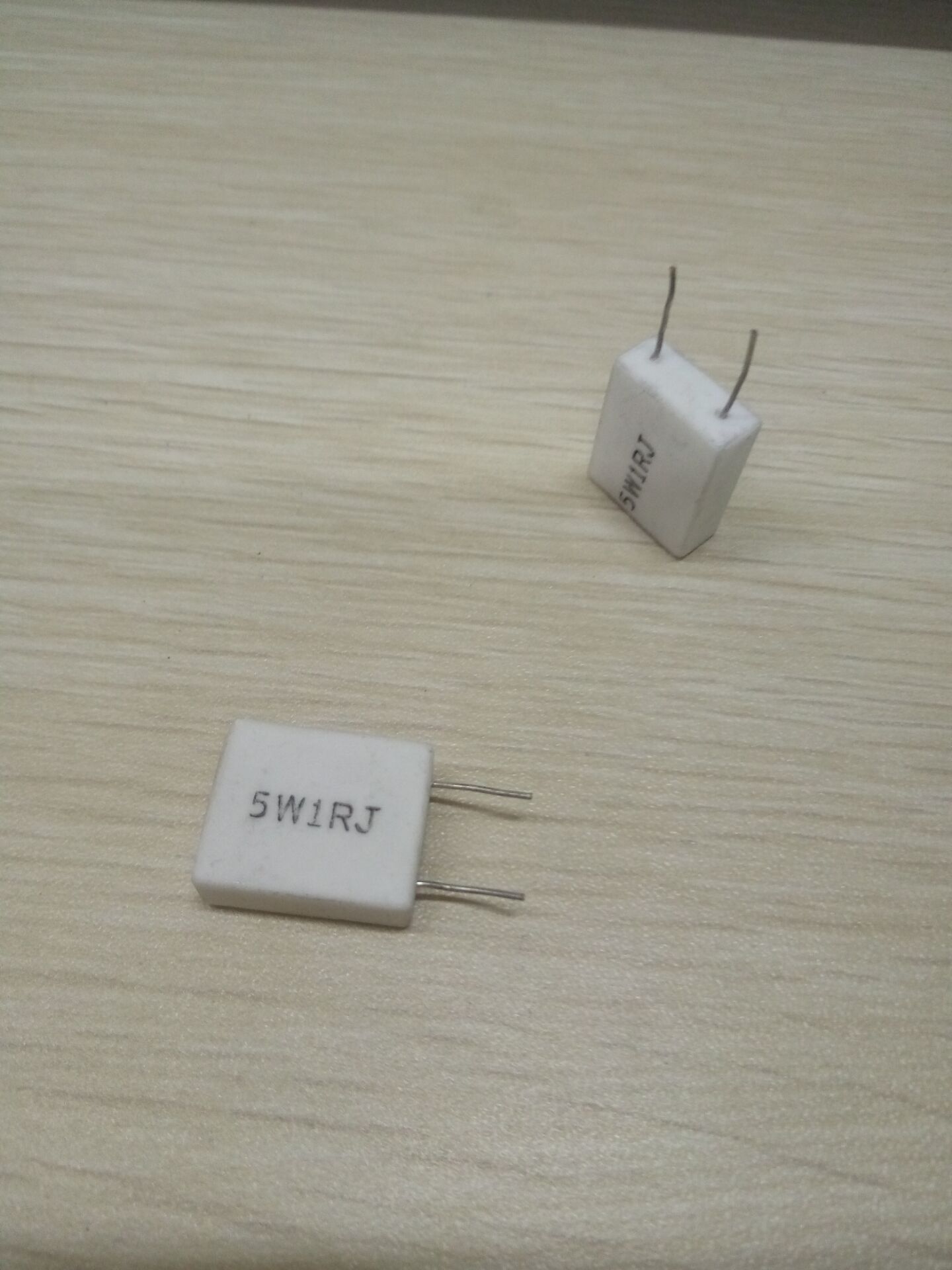 Ceramic wire wound to cement resistor No sensation vertical RX27-6-5W 1RJ 1 Ohm J 1 piece 10 only 5 Yuan