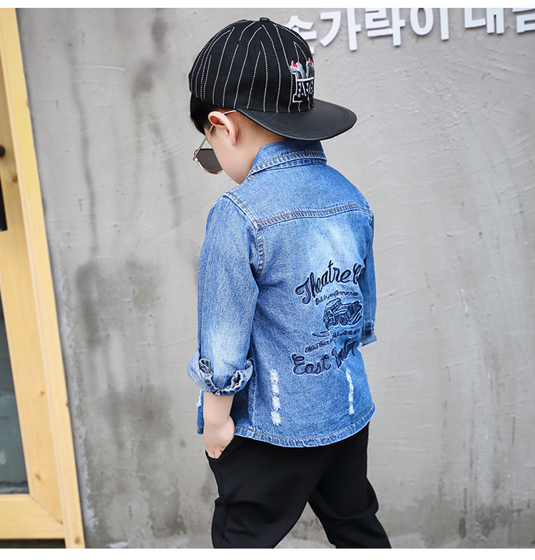 2018 chàng trai denim áo trẻ em quần áo mùa xuân và mùa thu áo sơ mi giản dị 2-4-6-8 tuổi trẻ em denim áo sơ mi dài phần