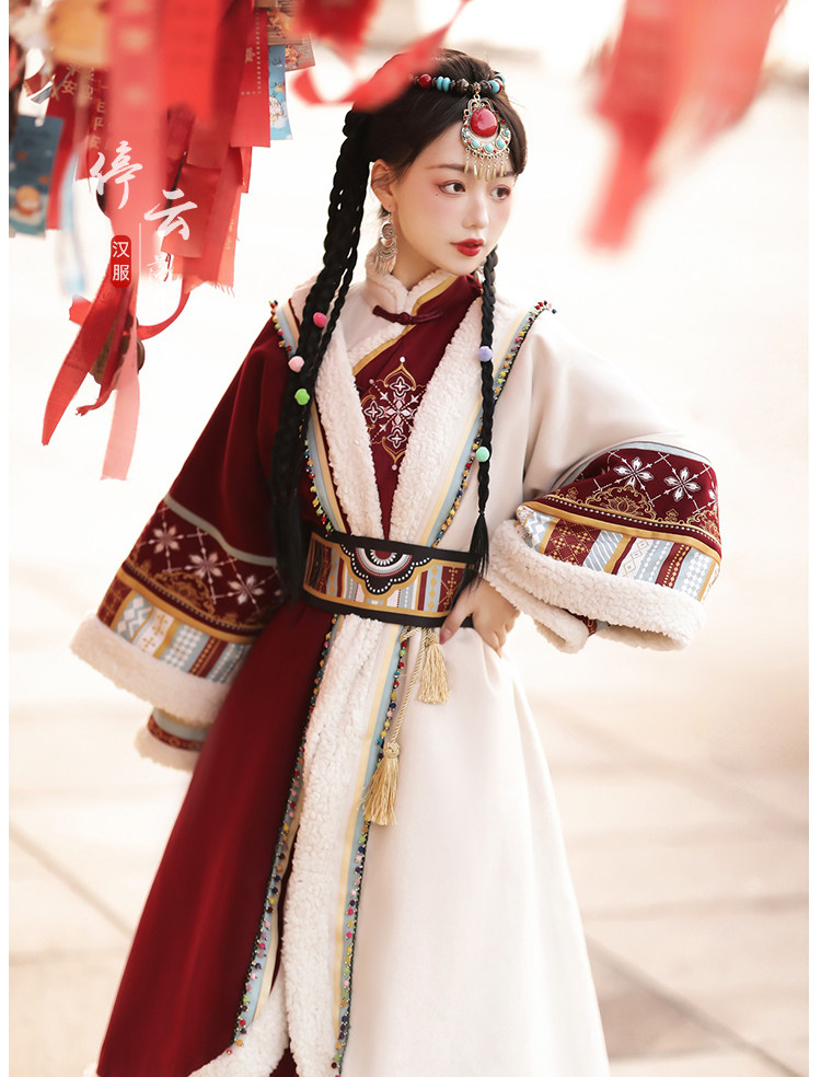 Китайцы одежда наборы 原创藏枫改良汉服女中国风秋冬汉元素少女民族风加绒藏袍披风套装