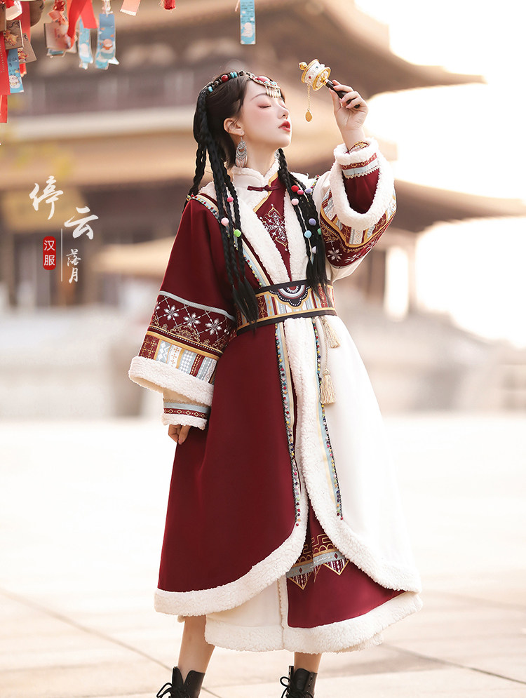 Китайцы одежда наборы 原创藏枫改良汉服女中国风秋冬汉元素少女民族风加绒藏袍披风套装