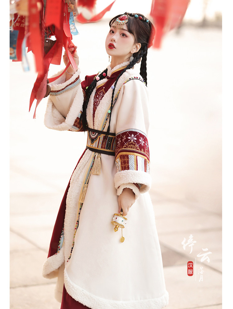 Китайцы одежда наборы 原创藏枫改良汉服女中国风秋冬汉元素少女民族风加绒藏袍披风套装