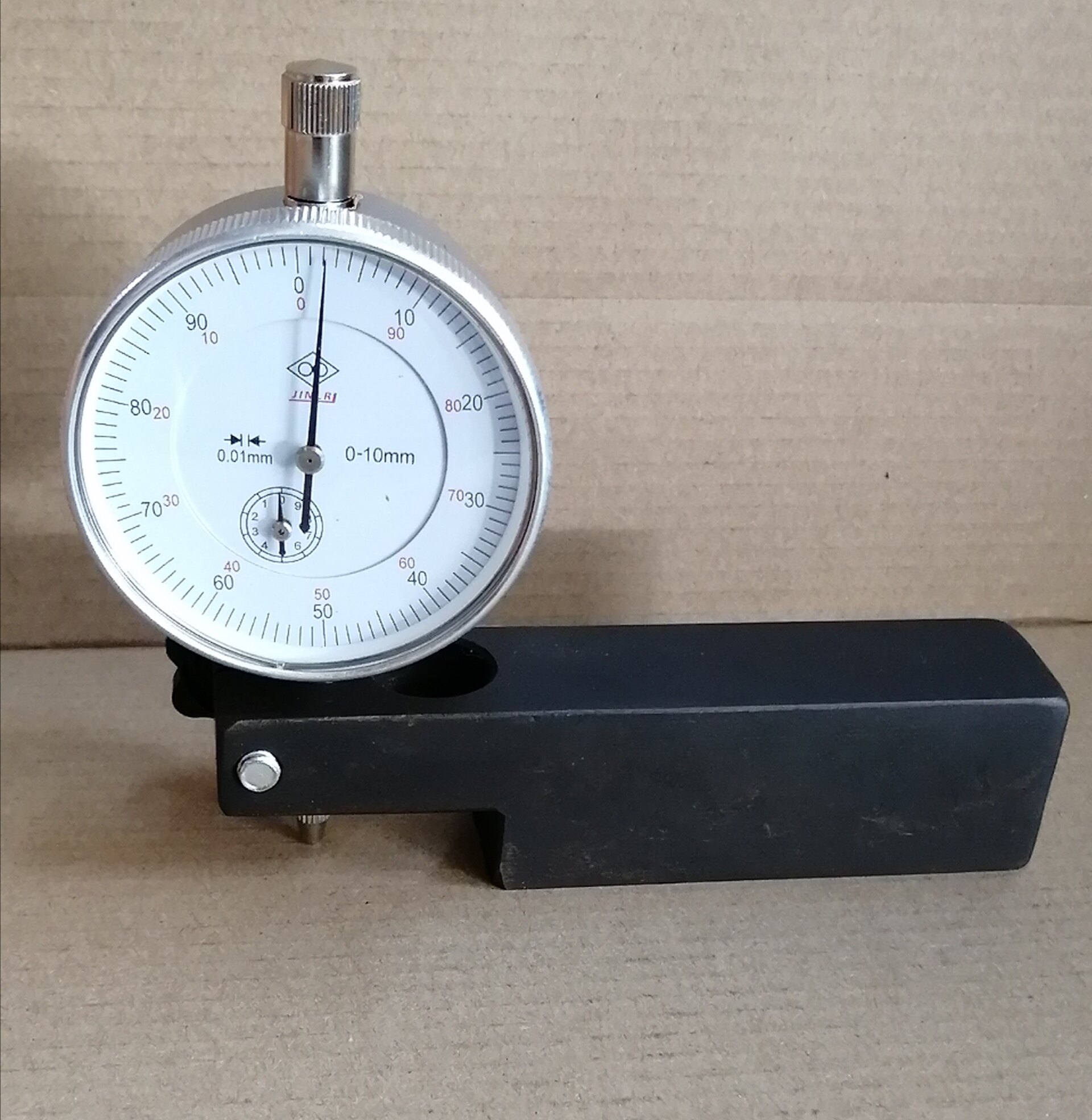 Cylinder liner protrusion measurement tool