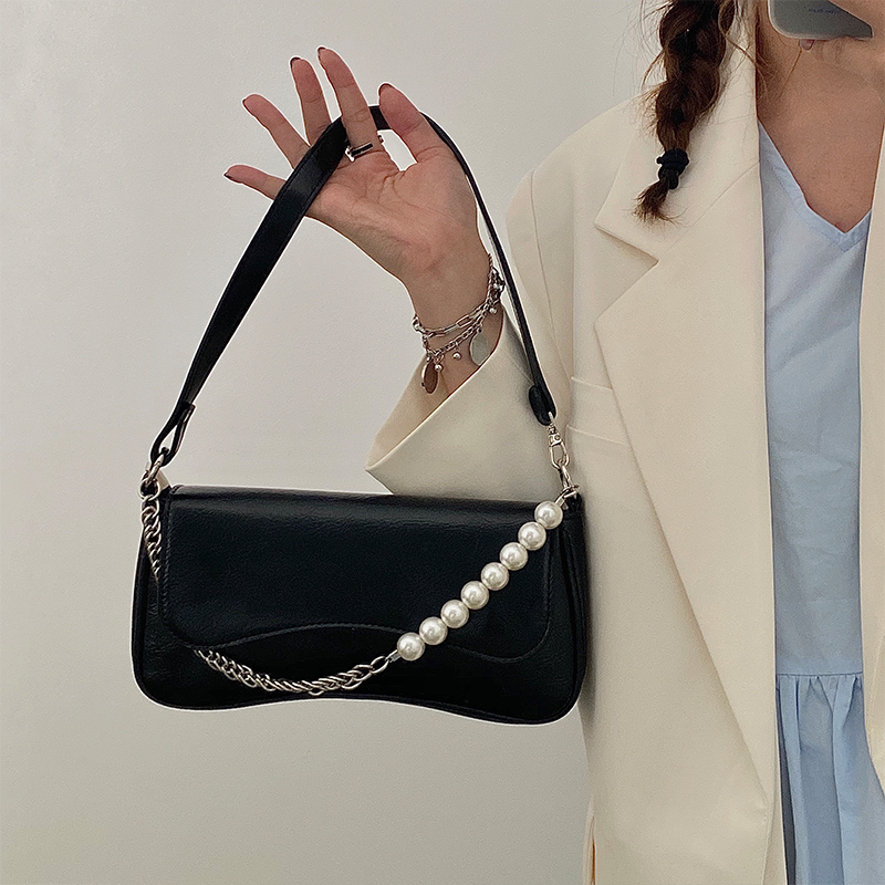 Women's Small All Seasons Pu Leather Solid Color Fashion Pearls Chain Square Zipper Underarm Bag display picture 1