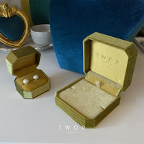 vintage velvet jewelry box single shot without hair