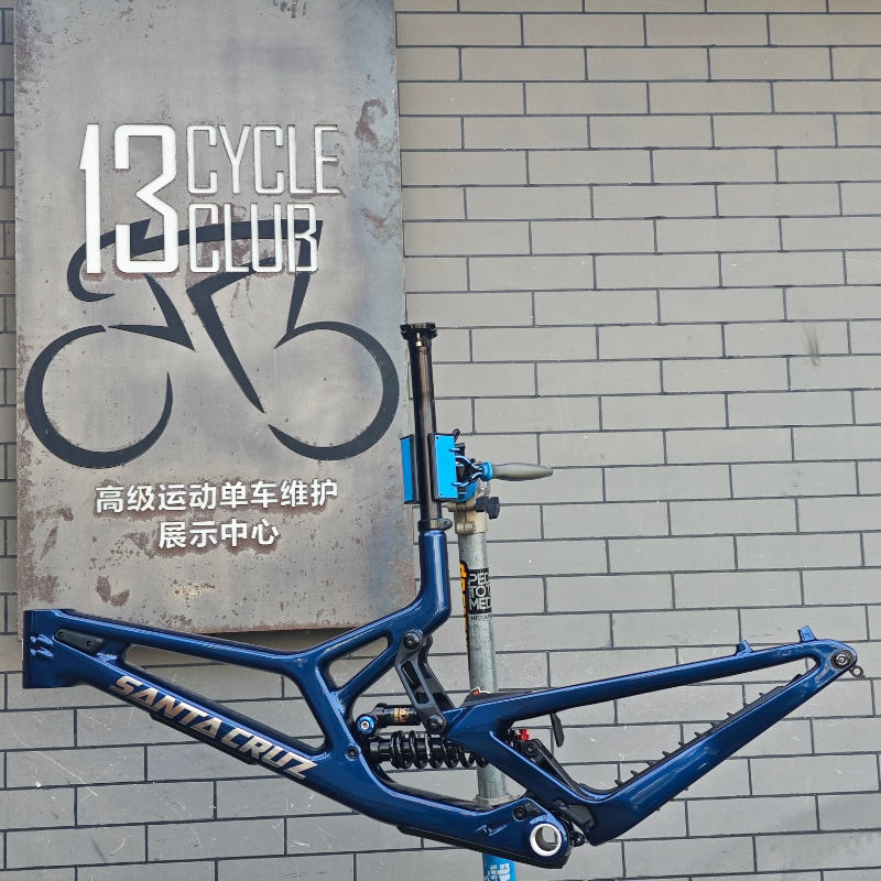 American Santa Cruz V108 Generation Dh Carbon Fiber Downhill Soft-Tail Mountain Bike Frame Three-Piece Set V10 Complete Bike