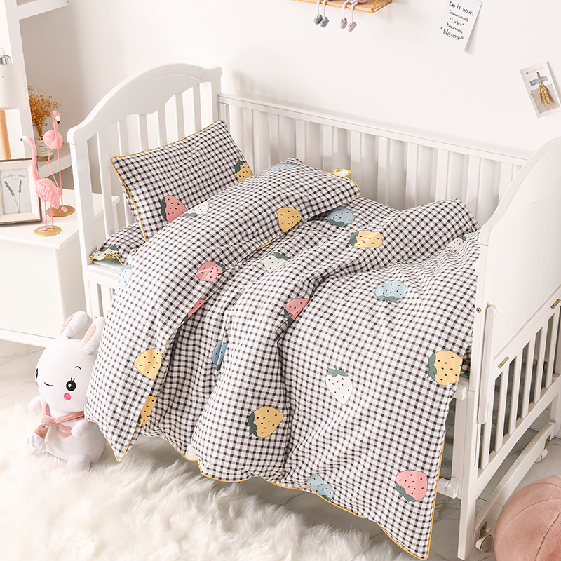 Children's kindergarten quilt three-piece set cotton six-piece set futon set into the park bedding baby bedding winter