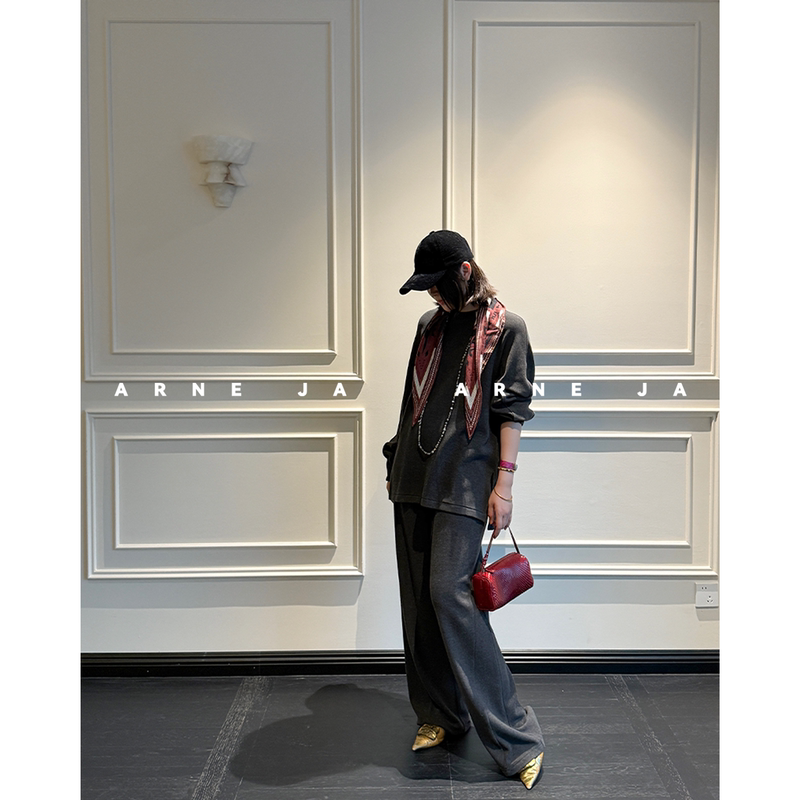 Arne Ja "Zizai De Rong" Early Autumn Casual Suit Basic Volume Classic Layering Top and Pants A657 Arne Ja "Zizai De Rong" Early Autumn Casual Suit Basic Volume Classic Layering Top and Pants A657