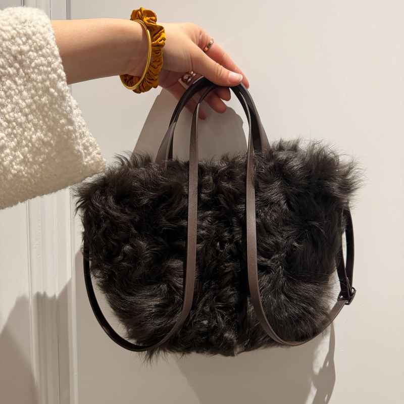 「Arne Ja」Handcrafted Natural Curly Small Lake Sheep Fur Integrated Crossbody Bag D53Bb1167 「Arne Ja」Handcrafted Natural Curly Small Lake Sheep Fur Integrated Crossbody Bag D53Bb1167