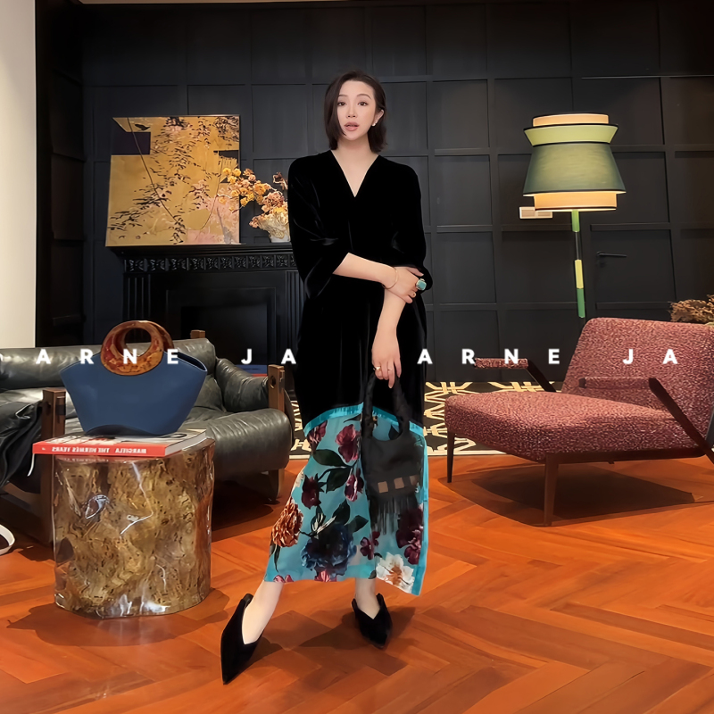 「Arne Ja」Fashionable Silk Velvet Patchwork Floral Dress for Women, Vintage Elegant Long Dress with V-Neck