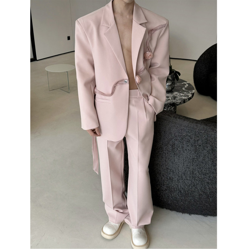 Korean Loose Three-Dimensional Rose Barbie Pink Suit Set for Men, Elegant Retro Groomsmen Suit with Jacket and Trousers Korean Loose Three-Dimensional Rose Barbie Pink Suit Set for Men, Elegant Retro Groomsmen Suit with Jacket and Trousers