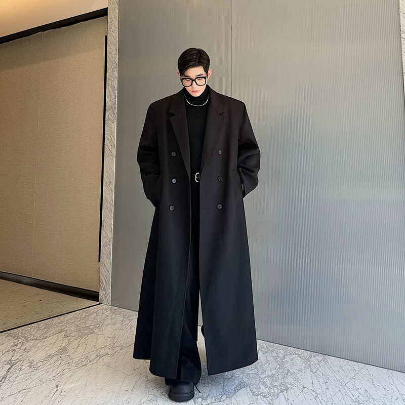 Korean Retro Intellectual Black Trench Coat for Men, with a Relaxed and Loose Fit, Wide Shoulders, Long Suit Coat