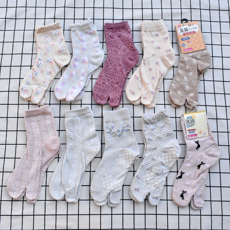 Japanese Style Two-Toe Socks for Women, Mid-Calf Socks, Split-Toe Socks, Non-Slip Embossed Floral Socks, Sweet Cartoon Split-Toe Socks, Clog Socks Japanese Style Two-Toe Socks for Women, Mid-Calf Socks, Split-Toe Socks, Non-Slip Embossed Floral Socks, Sweet Cartoon Split-Toe Socks, Clog Socks