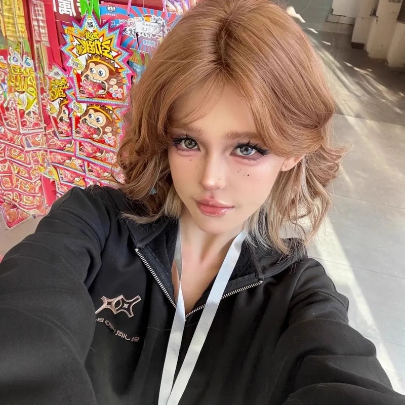 【Yuqi Short Curly Hair】Wig for Women, Golden Brown Highlights, Wooly Curls, Short Curly Hair, Fluffy, Age-Reducing, Realistic Hair, Full Head Wig 【Yuqi Short Curly Hair】Wig for Women, Golden Brown Highlights, Wooly Curls, Short Curly Hair, Fluffy, Age-Reducing, Realistic Hair, Full Head Wig