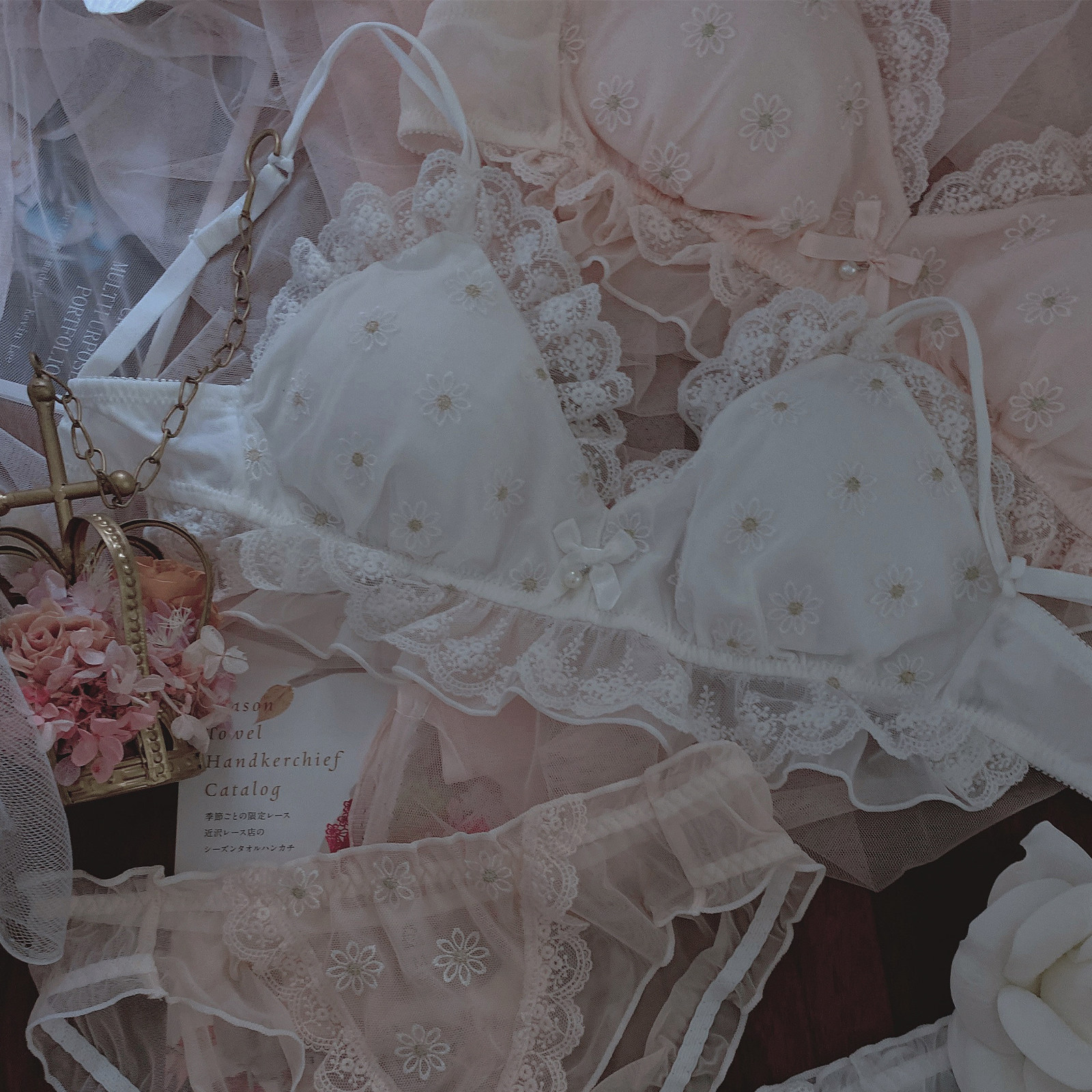 Peach honey lingerie female sweet and embroidered daisy web yarn lotus leaf side small breasted girl loolie underpants lingerie suit