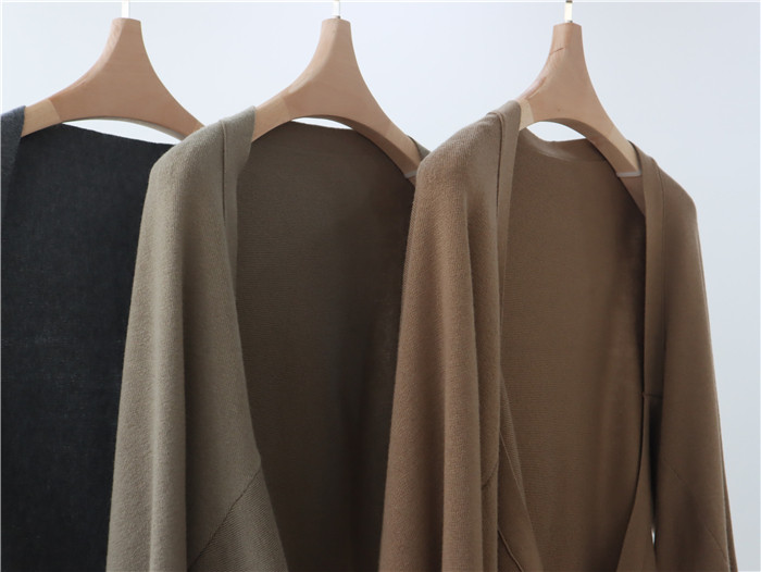 The new 2022 autumn collection of woolen knitted cardigan for women features a loose-fitting shawl with a laid-back style. It is a one-piece solid-color outerwear with a small coat pic 35