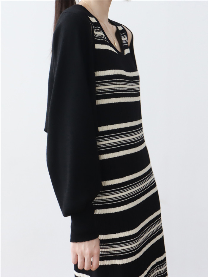 The new 2022 autumn collection of woolen knitted cardigan for women features a loose-fitting shawl with a laid-back style. It is a one-piece solid-color outerwear with a small coat pic 25