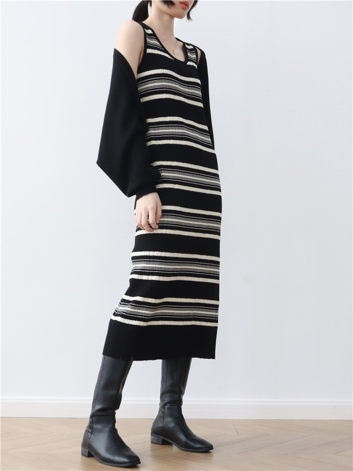 The new 2022 autumn collection of woolen knitted cardigan for women features a loose-fitting shawl with a laid-back style. It is a one-piece solid-color outerwear with a small coat pic 23
