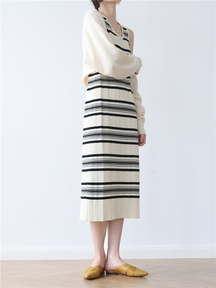 The new 2022 autumn collection of woolen knitted cardigan for women features a loose-fitting shawl with a laid-back style. It is a one-piece solid-color outerwear with a small coat pic 27