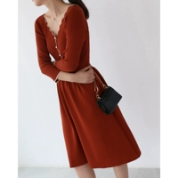 Đầm dệt kim cổ chữ V thắt eo cao áo len dài retro giảm béo sang trọng mùa thu đáy váy mới V đầm dài qua gối
