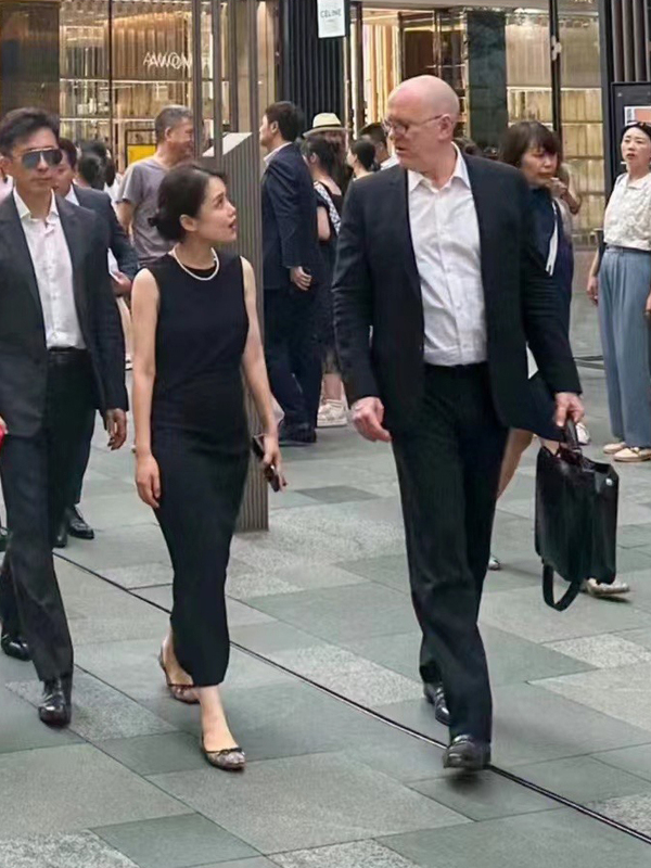 Taiguli General Manager 3K Original Product Is Very High-End, Round-Neck Sleeveless Simple Little Black Dress with Pleats to Cover the Belly