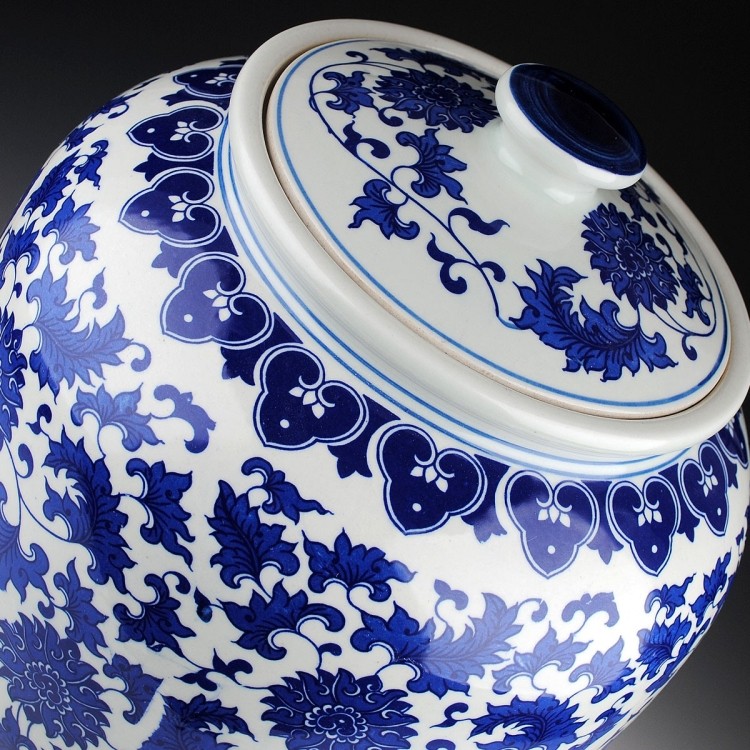 Blue and white porcelain of jingdezhen ceramics general tank size large barrel ricer box storage jar with cover pickle jar