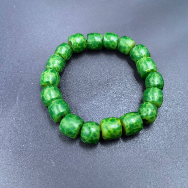 Tibetan biography plays hand-made ancient frog skin colored glaze hand string 11*95 a string of 18 sweaters