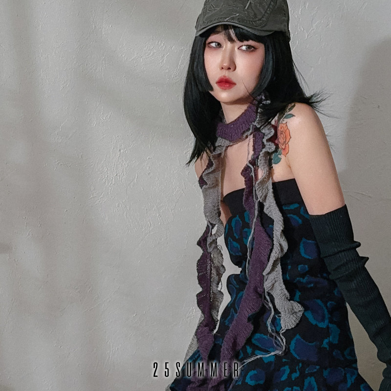 25SUMMER Retro-inspired Two-tone Ruffled Long Scarf, Layered Design, Suitable for All Seasons, Perfect for Wearing as a Neck Warmer