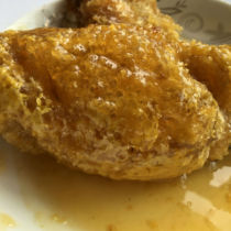 Yunnan mountains wild tree honey ready-to-eat liquid honey China Burma soil honey honeycomb honeycomb honey genuine sweet honey