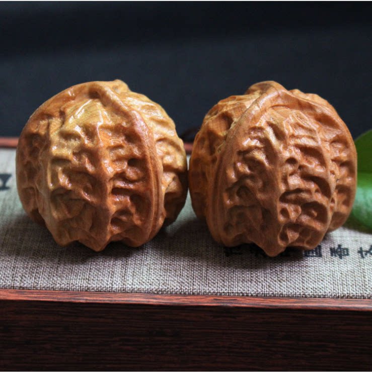 Direct Marketing Taihang Mountain Cliff Berwood Walnut Fitness Health Care Ball Solid Wood Wenn Play Mid Aged Handball Disc Play Pendulum Piece