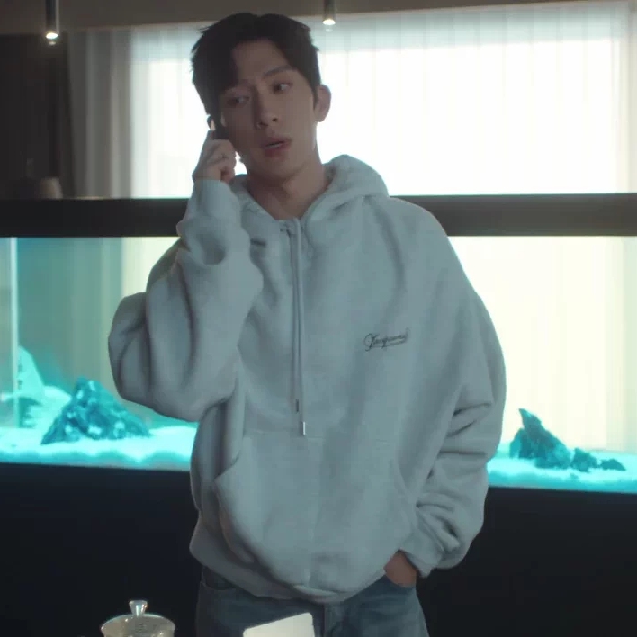 Jacquemus Clothing Similar to Jing Boran and Luan Nian's Styles, Gray Hooded Sweatshirt for Men, Loose Fit, Drop Shoulder, Couple Style Jacket Jacquemus Clothing Similar to Jing Boran and Luan Nian's Styles, Gray Hooded Sweatshirt for Men, Loose Fit, Drop Shoulder, Couple Style Jacket