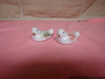 A pair of ceramic colored glaze birds old porcelain handicrafts collection of old-fashioned objects second-hand decoration items produced in the early days
