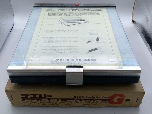 Черно -белая темная комната усиливает печатную пластину давления на выборочную давление Япония Япония