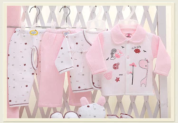 Coffret cadeau pour bébé - Vêtements + Fournitures - Ref 1952424 Image 16