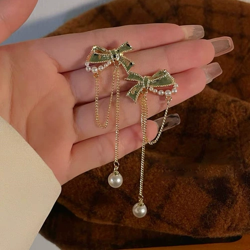 Изысканные золотые серьги с бантиком из жемчуга, (в наличии на складе)