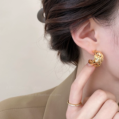 Ретро золотые дизайнерские серьги, серебро 925 пробы, легкий роскошный стиль, тренд сезона, городской стиль