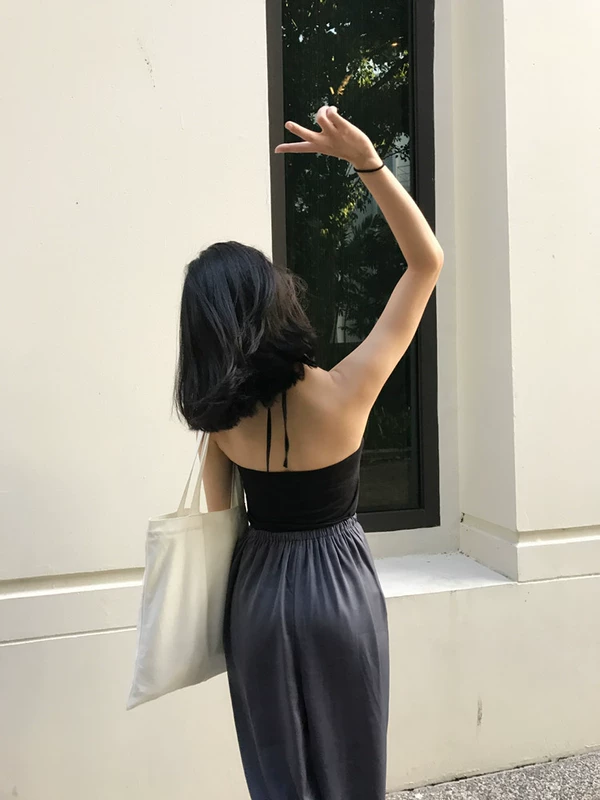Mùa hè mới nổi tiếng với cùng một đoạn dây treo cổ quai ngang quai đen thoải mái áo vest chạm đáy áo vest nữ hàn quốc