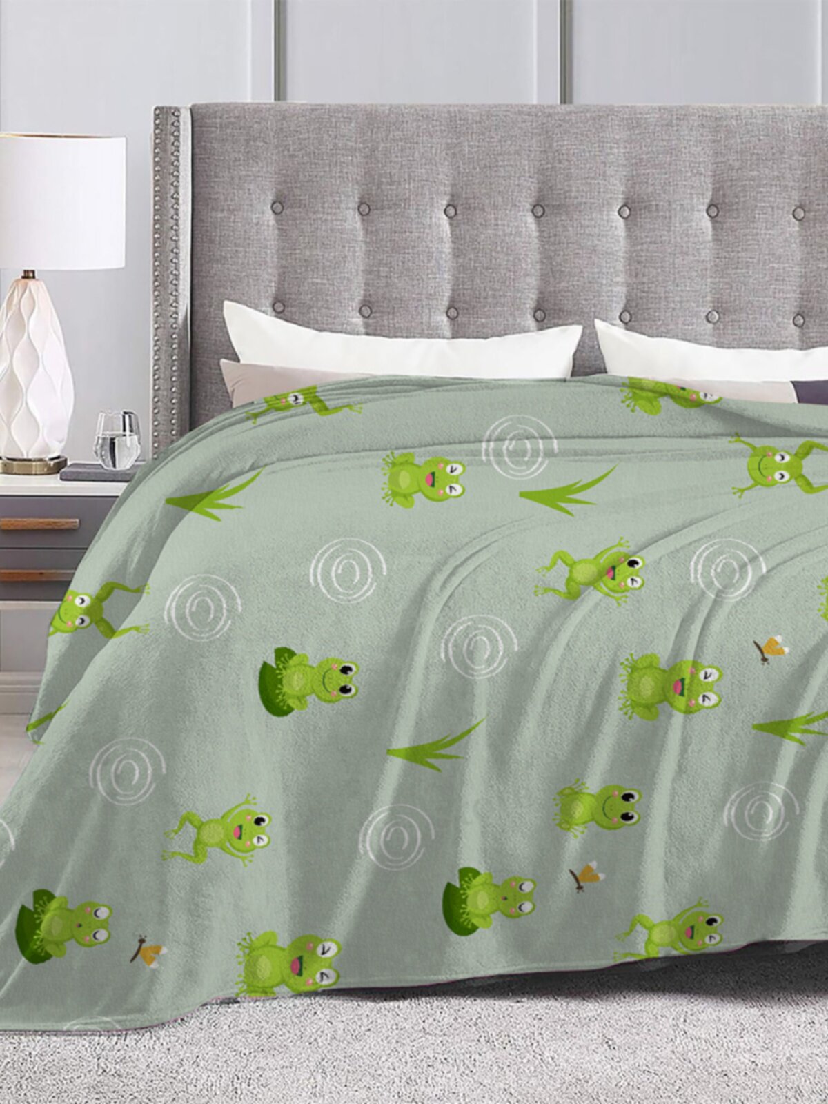 Cartoon flannel blanket, cute frog blanket, soft and skin-friendly bed, sofa, air conditioner, four-season warm shawl blanket