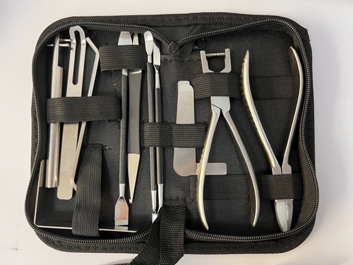 Флейта, набор инструментов, молоток, плоскогубцы с аксессуарами