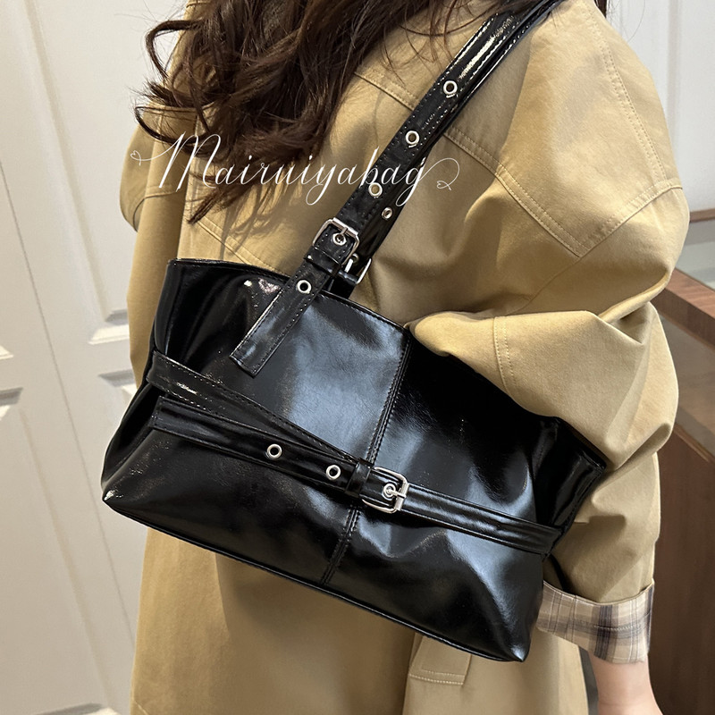 Fashionable Large-Capacity Briefcase for Women 2025 Autumn and Winter New Style Simple Versatile Shoulder Bag High-End Trendy Underarm Bag