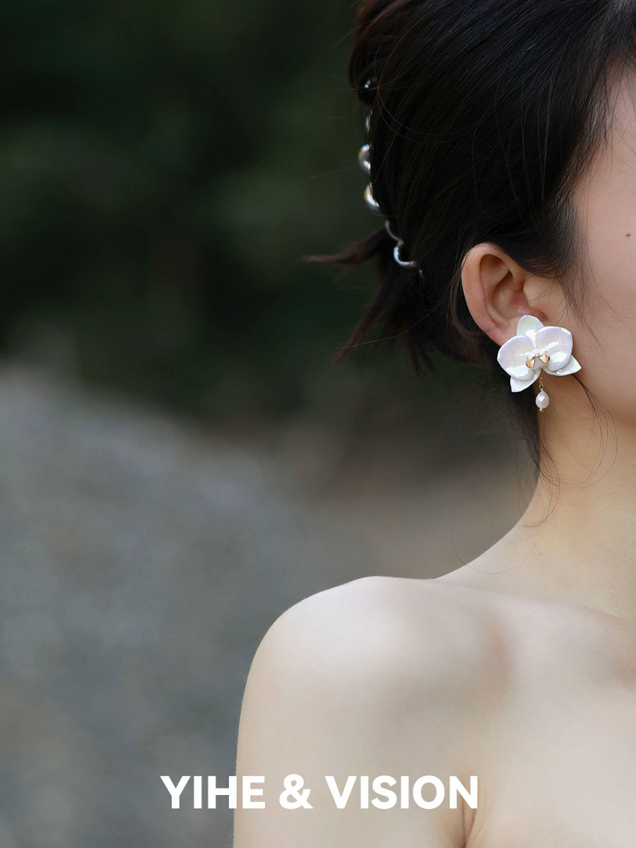 YIHE Yihe original design Phalaenopsis new three-dimensional colorful pearl long and short ceramic stud earrings