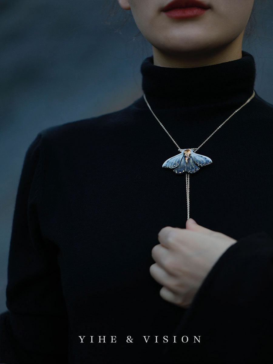 YIHE original design Lan Ling Mo unique niche literary personality ceramic turtleneck sweater necklace
