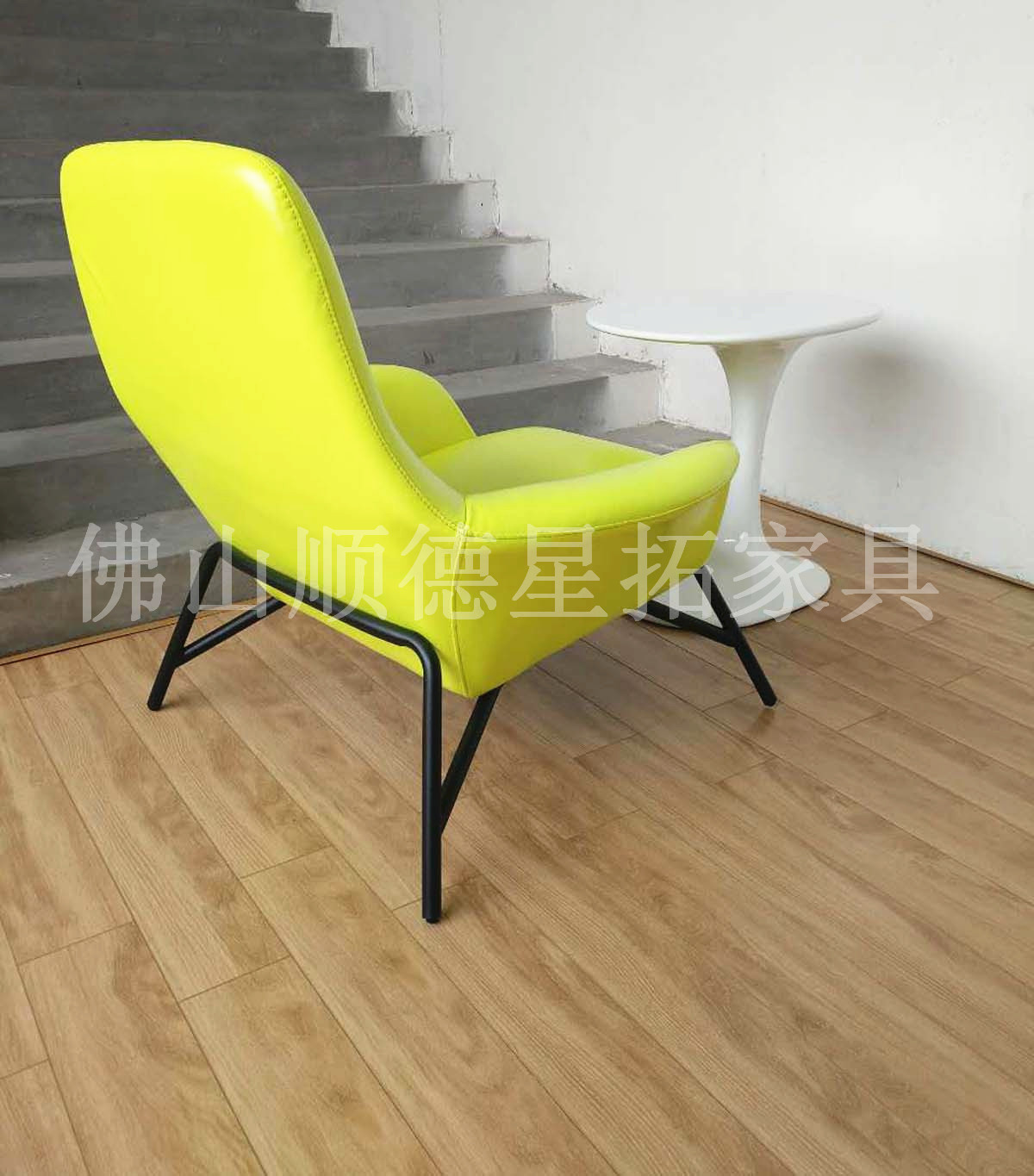 Đơn giản phòng khách hiện đại ghế sofa da Bắc Âu duy nhất thiết kế nội thất thời trang sáng tạo ban công phòng chờ ghế