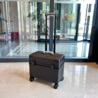 Черный (отправляющая прозрачную коробку) модели с правой стороны