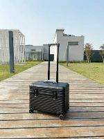 Классический черный (закругленные углы), полностью алюминиевый.