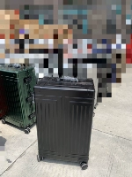 1809 черный (полностью корпус из алюминиево-магниевого сплава) с небольшими дефектами