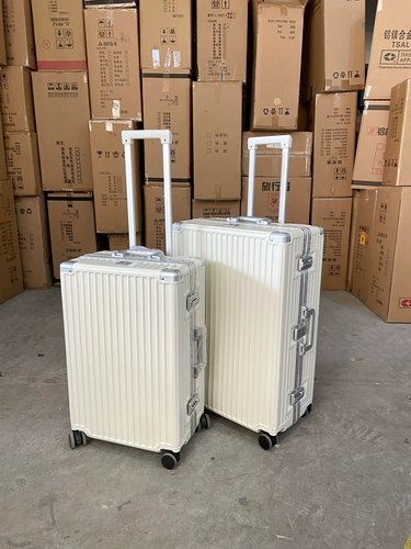 Металлический чемодан с разделителями, 24 дюймов, 26 дюймов