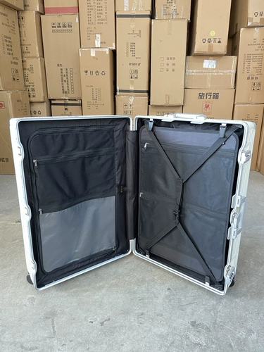 Металлический чемодан с разделителями, 24 дюймов, 26 дюймов