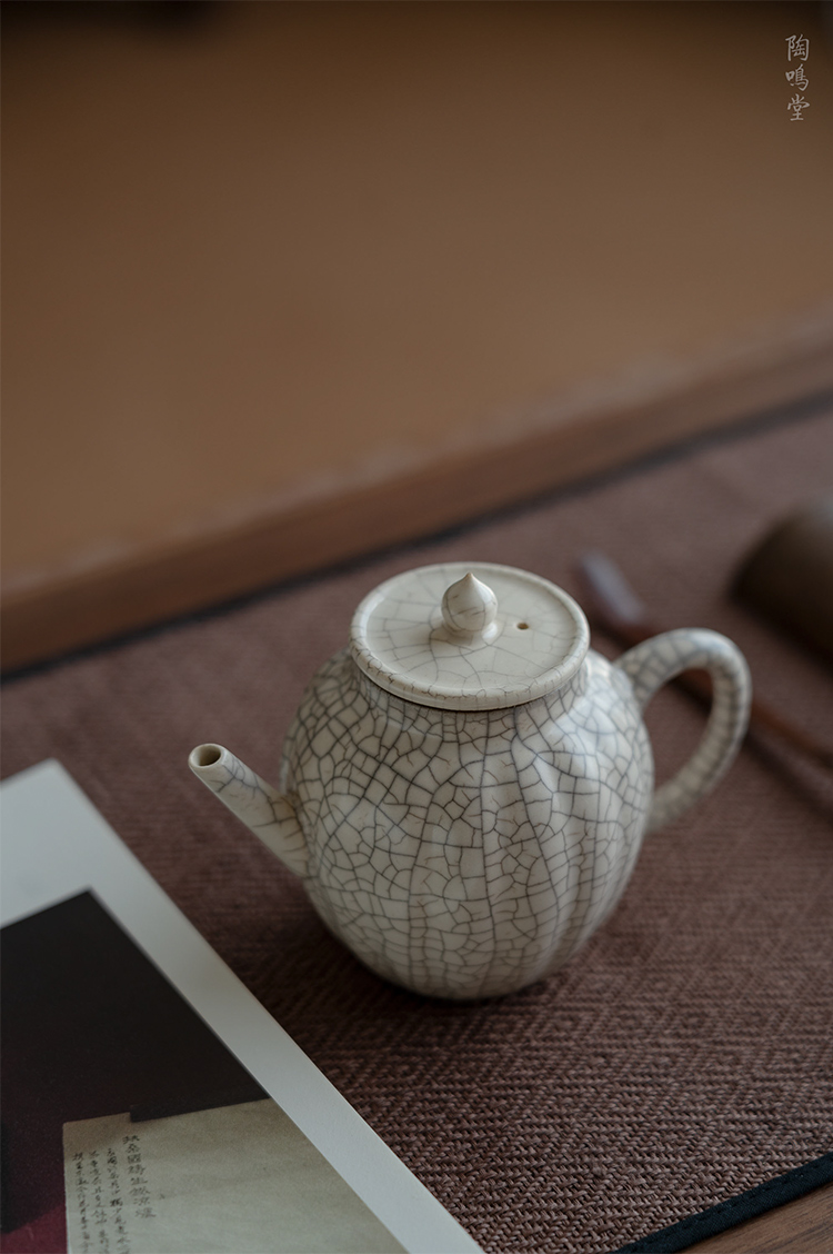 Jingdezhen ceramic teapot with plant ash glaze rushed the teapot single pot of tea, kungfu tea set start small